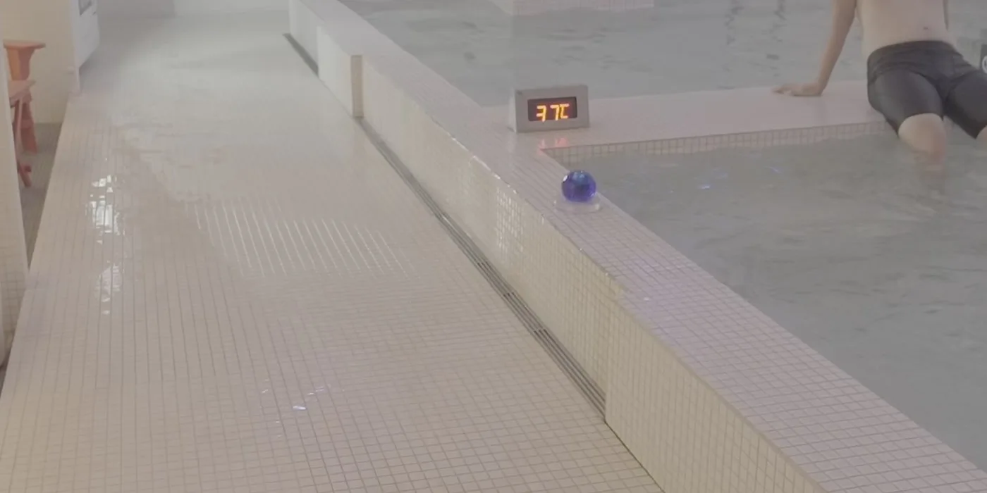 crop-6158-pool-edge-temperature-wide2.jpg